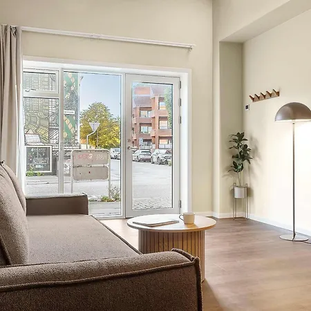 Stylish Easy-access Ground Floor For 4