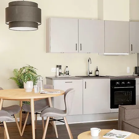 Stylish Easy-access Ground Floor For 4