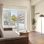 Stylish Easy-access Ground Floor For 4